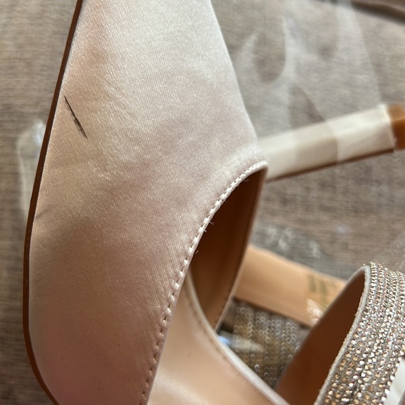 Lulu’s Celines White Satin Rhinestone Pointed-Toe Mule Pumps. Sz: 7 - Picture 15 of 15